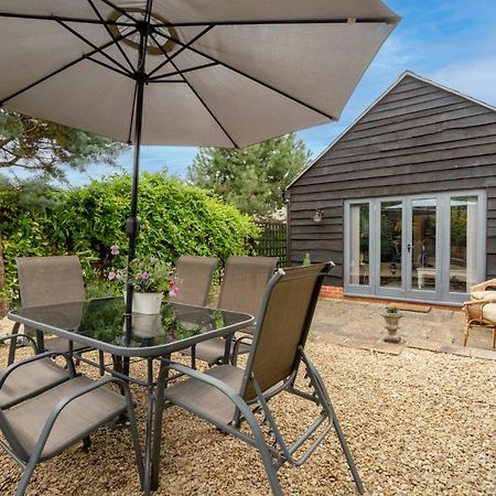 Buff Lodge Tackley Exterior photo